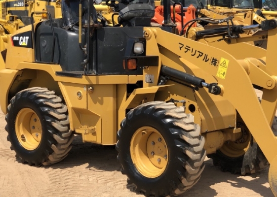 ขายรถตักล้อยาง CAT 901B (3,XXX ชั่วโมง) นำเข้าเองจากญี่ปุ่น สภาพสวยพร้อมใช้งาน มีVDOการทำงานครับ