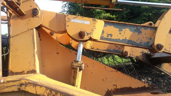 ขายรถตักล้อยาง ใช้งานได้ปกติ 145,000 บาท ค่าคอมนอก 5000 บาท 0861678258 วัตร์