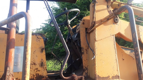 ขายรถตักล้อยาง ใช้งานได้ปกติ 145,000 บาท ค่าคอมนอก 5000 บาท 0861678258 วัตร์