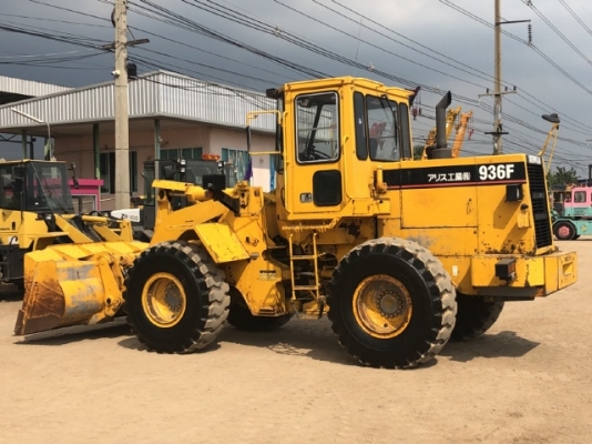 ขายรถตักล้อยาง CAT 936F นำเข้าเองจากญี่ปุ่น สภาพสวยพร้อมใช้ มีVDOการทำงานครับ