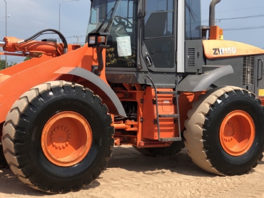 ขายรถตักล้อยาง HITACHI ZW150 (เทียบเท่า WA270-6) ปี 2013 นำเข้าเองจากญี่ปุ่น สวยพร้อมใช้ มีVDOการทำงานครับ