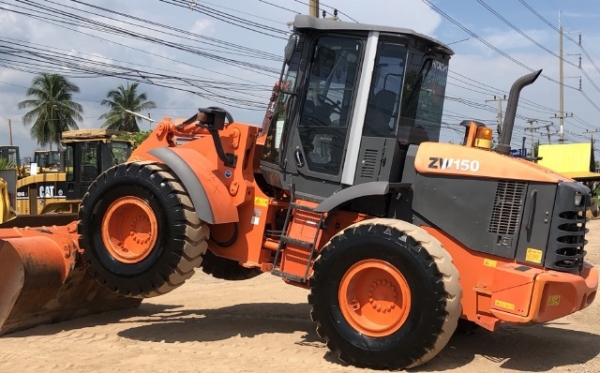 ขายรถตักล้อยาง HITACHI ZW150 (เทียบเท่า WA270-6) ปี 2013 นำเข้าเองจากญี่ปุ่น สวยพร้อมใช้ มีVDOการทำงานครับ