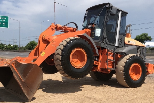 ขายรถตักล้อยาง HITACHI ZW150 (เทียบเท่า WA270-6) ปี 2013 นำเข้าเองจากญี่ปุ่น สวยพร้อมใช้ มีVDOการทำงานครับ