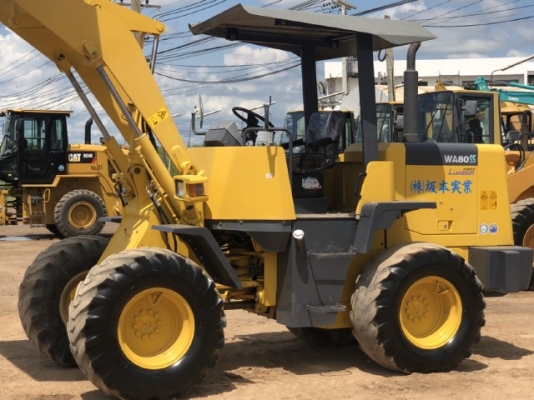 ขายรถตักล้อยาง KOMATSU WA80-3 นำเข้าเองจากญี่ปุ่น สภาพสวยพร้อมใช้งาน มีVDOการทำงานครับ ขายรถตักล้อยาง KOMATSU WA80-3 นำเข้าเองจากญี่ปุ่น สภาพสวยพร้อมใช้งาน มีVDOการทำงานครับ