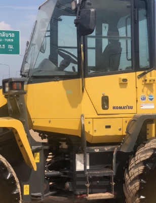 ขายรถตักล้อยาง KOMATSU WA100-6 ปี 2013 นำเข้าเองจากญี่ปุ่น สภาพสวยพร้อมใช้งาน มีVDOการทำงานครับ