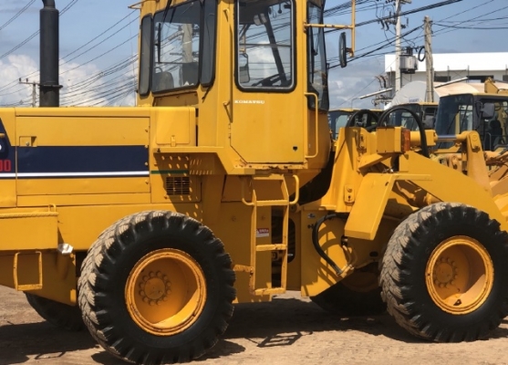 ขายรถตักล้อยาง KOMATSU WA200-1 นำเข้าเองจากญี่ปุ่น สภาพสวยพร้อมใช้ มีVDOการทำงานครับ