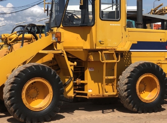ขายรถตักล้อยาง KOMATSU WA200-1 นำเข้าเองจากญี่ปุ่น สภาพสวยพร้อมใช้ มีVDOการทำงานครับ
