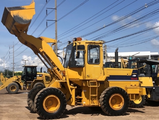 ขายรถตักล้อยาง KOMATSU WA200-1 นำเข้าเองจากญี่ปุ่น สภาพสวยพร้อมใช้ มีVDOการทำงานครับ