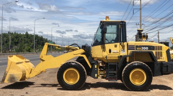 ขายรถตักล้อยาง KOMATSU WA200-5 แขนยาวพิเศษ นำเข้าเองจากญี่ปุ่น สภาพสวยพร้อมใช้ มีVDOการทำงานครับ