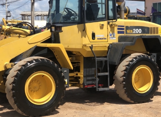 ขายรถตักล้อยาง KOMATSU WA200-5 แขนยาวพิเศษ นำเข้าเองจากญี่ปุ่น สภาพสวยพร้อมใช้ มีVDOการทำงานครับ