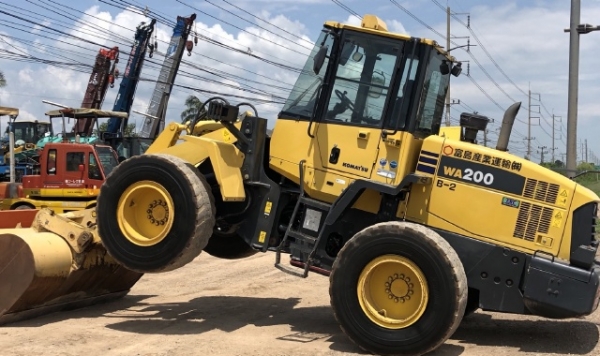 ขายรถตักล้อยาง KOMATSU WA200-6 ปี 2013 นำเข้าเองจากญี่ปุ่น สภาพสวยพร้อมใช้งาน มีVDOการทำงานครับ