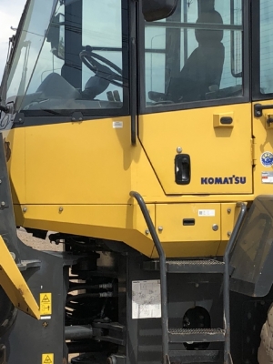 ขายรถตักล้อยาง KOMATSU WA200-6 ปี 2013 นำเข้าเองจากญี่ปุ่น สภาพสวยพร้อมใช้งาน มีVDOการทำงานครับ