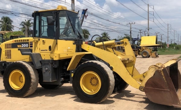 ขายรถตักล้อยาง KOMATSU WA200-6 ปี 2013 นำเข้าเองจากญี่ปุ่น สภาพสวยพร้อมใช้งาน มีVDOการทำงานครับ