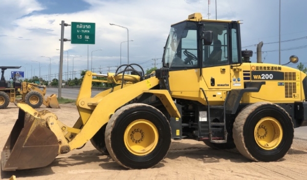 ขายรถตักล้อยาง KOMATSU WA200-6 ปี 2013 นำเข้าเองจากญี่ปุ่น สภาพสวยพร้อมใช้งาน มีVDOการทำงานครับ