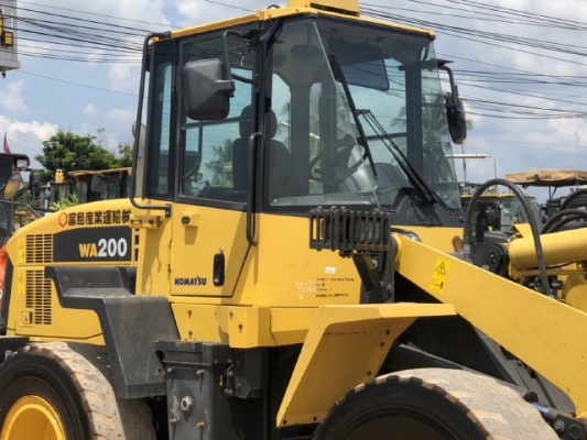 ขายรถตักล้อยาง KOMATSU WA200-6 ปี 2013 นำเข้าเองจากญี่ปุ่น สภาพสวยพร้อมใช้งาน มีVDOการทำงานครับ