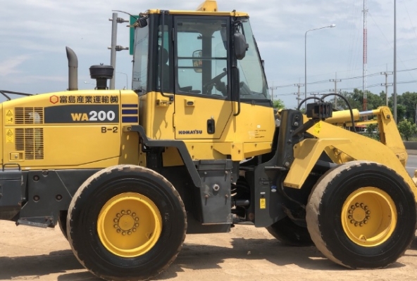 ขายรถตักล้อยาง KOMATSU WA200-6 ปี 2013 นำเข้าเองจากญี่ปุ่น สภาพสวยพร้อมใช้งาน มีVDOการทำงานครับ