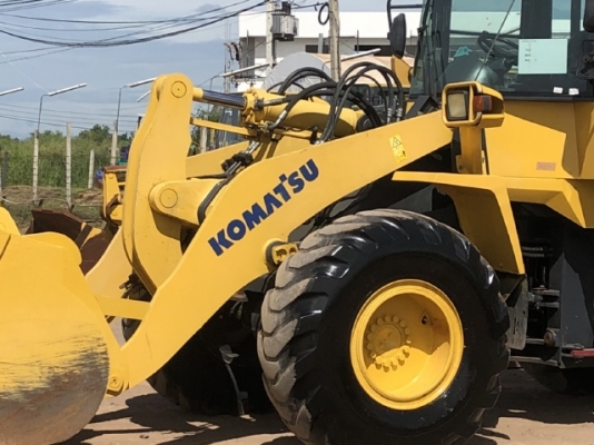 ขายรถตักล้อยาง KOMATSU WA320-5 นำเข้าเองจากญี่ปุ่น สภาพสวยพร้อมใช้ มีVDOการทำงานครับ