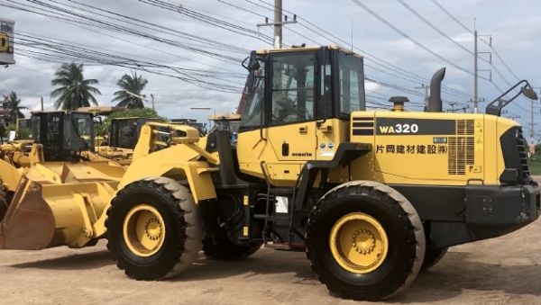 ขายรถตักล้อยาง KOMATSU WA320-6 ปี 2012 นำเข้าเองจากญี่ปุ่น สภาพสวยพร้อมใช้ มีVDOการทำงานครับ