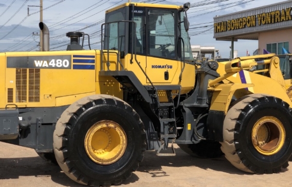 ขายรถตักล้อยาง KOMATSU WA480-6 นำเข้าเองจากญี่ปุ่น สภาพสวยพร้อมใช้ มีVDOการทำงานครับ ขายรถตักล้อยาง KOMATSU WA480-6 นำเข้าเองจากญี่ปุ่น สภาพสวยพร้อมใช้ มีVDOการทำงานครับ