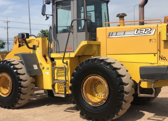 ขายรถตักล้อยาง TCM L32-3 นำเข้าเองจากญี่ปุ่น สภาพสวยพร้อมใช้งาน มีVDOการทำงานครับ ขายรถตักล้อยาง TCM L32-3 นำเข้าเองจากญี่ปุ่น สภาพสวยพร้อมใช้งาน มีVDOการทำงานครับ