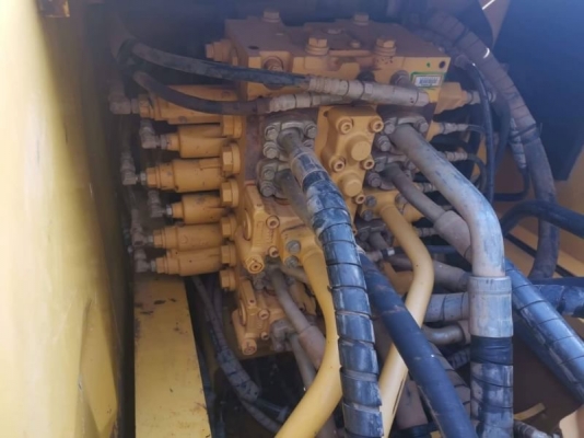 ขาย KOMATSU 200-8 MO ทำงาน 9,XXX ชม เอกสารเล่มทะเบียน รถพร้อมใช้