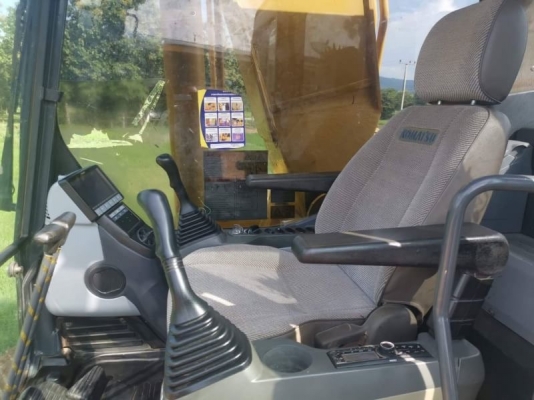 ขาย KOMATSU 200-8 MO ทำงาน 9,XXX ชม เอกสารเล่มทะเบียน รถพร้อมใช้