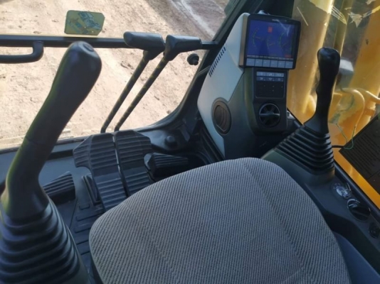 ขาย KOMATSU 200-8 MO ทำงาน 9,XXX ชม เอกสารเล่มทะเบียน รถพร้อมใช้