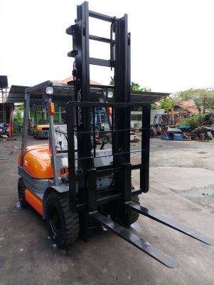 ขาย โฟรคลิฟท์ โตโยต้า รุ่น 6   เครื่อง ดีเซล