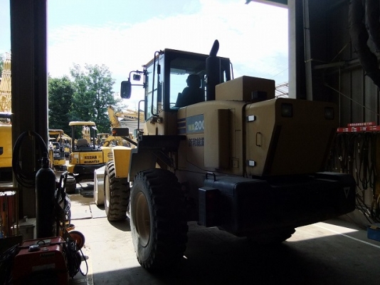 ขายรถตักล้อยาง KOMATSU WA200-5 (6,xxx ชั่วโมง) นำเข้าเองจากญี่ปุ่น สภาพสวยพร้อมใช้ ถึงเร็วๆนี้ครับ