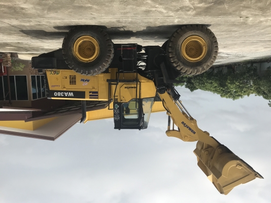 ขายรถตักKOMATSUรุ่นWA380-3นำเข้าญี่ปุ่นไม่เคยใช้งานในไทย เอวอ่อน  เครื่องโคมัสสุ6สูบ สภาพดีพร้อมใช้งาน 081-8302909 จิรโรจน์ Line  :  @J555