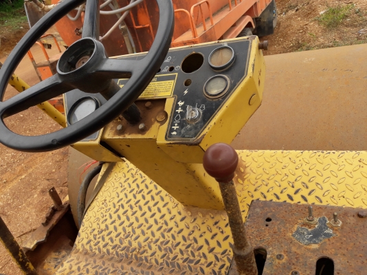 ขายรถบดสั่น CAT CS563 ทะเบียน ขายรถบดสั่น CAT CS563 ทะเบียน