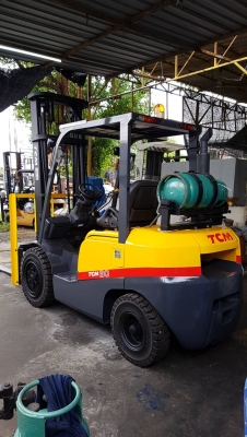 ขายรถยกโฟล์คลิฟท์ TCM ขนาด 3ตัน เสาสูง 4 เมตร ติดตั้งอุปกรณ์พิเศษไซด์ชิฟ ญี่ปุ่น