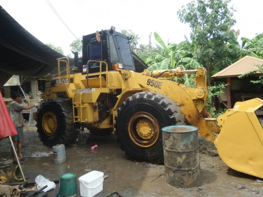 ขายรถตักล้อยางCAT950E เอกสารใบแจ้งจำหน่ายแอร์เย็นราคา 1,250,000 ขายรถตักล้อยางCAT950E เอกสารใบแจ้งจำหน่ายแอร์เย็นราคา 1,250,000