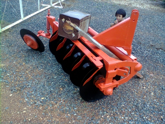 ขายผาน  5  ใบ   20 นิ้ว ครับ   ทำสีใหม่  ใช้ได้อีกนานเลยครับ