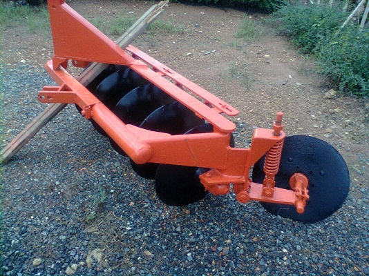 ขายผาน  5  ใบ   20 นิ้ว ครับ   ทำสีใหม่  ใช้ได้อีกนานเลยครับ