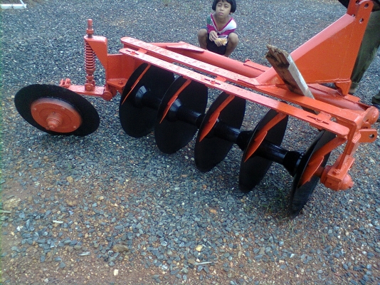 ขายผาน  5  ใบ   20 นิ้ว ครับ   ทำสีใหม่  ใช้ได้อีกนานเลยครับ