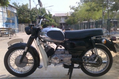 ตามหายางข้างถัง YAMAHA YA6 ครับ