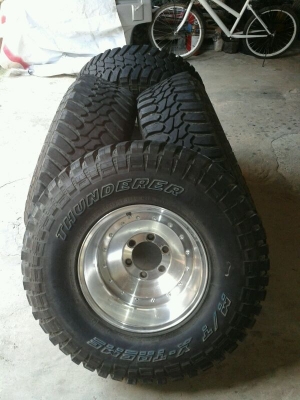 ขายยาง 33 ปี 11 พร้อมล้อ 15 x 10 ลบ 38