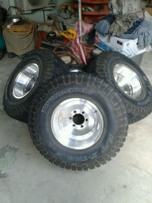 ขายยาง 33 ปี 11 พร้อมล้อ 15 x 10 ลบ 38 ขายยาง 33 ปี 11 พร้อมล้อ 15 x 10 ลบ 38