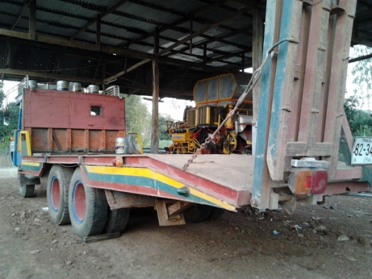 ขายแพ็คคู่!!!  รถเกี่ยว+รถลาก  รถเกี่ยว ศักดิ์พัฒนาฯ บิ๊ก37 อุ้ม 2.5ตัน เครื่องMITSU 6D17 210 แรง แห้งดี ไม่หลวม แรงจัด ปั๊ม ไดกิ้น23 ตัวเดินโม่ สภาพดี พร้อมรถลาก หัวยาว เพลาเดียว เครื่อง6BD1 165 แห้งจัด แรงดี สภาพสวย เอกสารเล่มทะเบียนพร้อม  พร้อมใช้ พร้อ