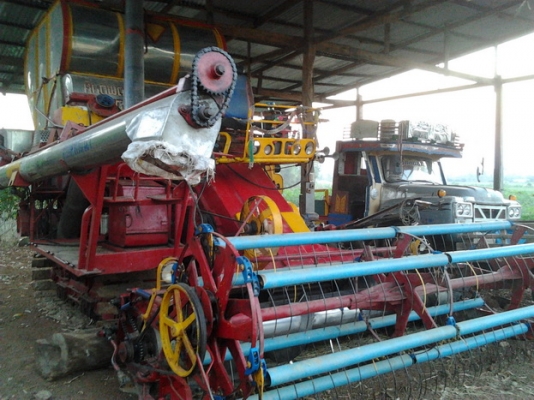 ขายแพ็คคู่!!!  รถเกี่ยว+รถลาก  รถเกี่ยว ศักดิ์พัฒนาฯ บิ๊ก37 อุ้ม 2.5ตัน เครื่องMITSU 6D17 210 แรง แห้งดี ไม่หลวม แรงจัด ปั๊ม ไดกิ้น23 ตัวเดินโม่ สภาพดี พร้อมรถลาก หัวยาว เพลาเดียว เครื่อง6BD1 165 แห้งจัด แรงดี สภาพสวย เอกสารเล่มทะเบียนพร้อม  พร้อมใช้ พร้อ