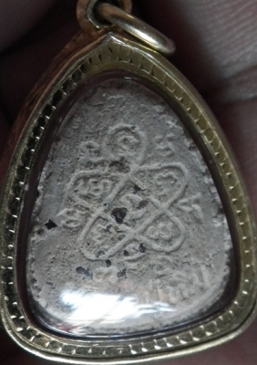 ปิดตาผงพลายกุมารฝังพลอยเนื้อชมพู หลวงปู่ทิม วัดละหารไร่