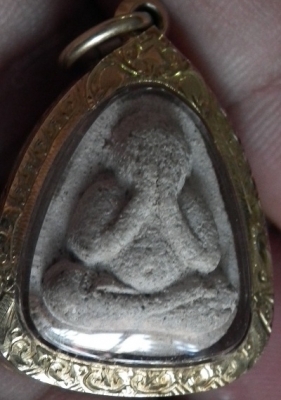 ปิดตาผงพลายกุมารฝังพลอยเนื้อชมพู หลวงปู่ทิม วัดละหารไร่