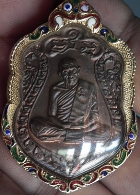 เหรียญเสมา 8 รอบ หลวงปู่ทิม วัดระหารไร่ เลี่ยมทองหนาสวย