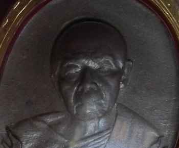 เหรียญห่วงเชื่อม หลวงปู่ทิม วัดระหารไร่ บร๊อคทองคำสวยครับ พร้อมเลี่ยมทองยกซุ้ม เหรียญห่วงเชื่อม หลวงปู่ทิม วัดระหารไร่ บร๊อคทองคำสวยครับ พร้อมเลี่ยมทองยกซุ้ม