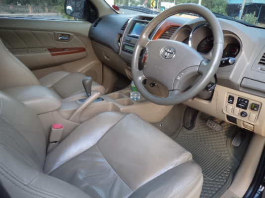 ขายรถเก๋งฟอนจูนเนอร์2.7 ปี52 เบนซินติดแก๊สLPG ประหยัดสุดยอด(รถผมใช้เองคับ