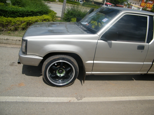 Mitsubishi L200  เครื่อง 2.5 ปี 90 สี ทอง ขาย89000