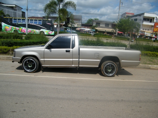 Mitsubishi L200  เครื่อง 2.5 ปี 90 สี ทอง ขาย89000
