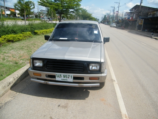 Mitsubishi L200  เครื่อง 2.5 ปี 90 สี ทอง ขาย89000