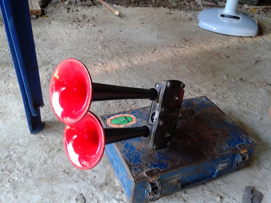 ขายแตรลมรถบรรทุก  2  ปาก